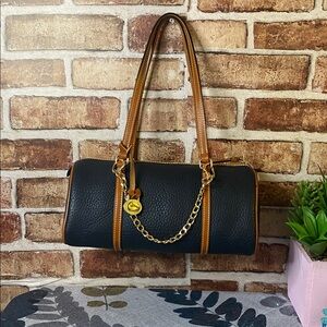 Dooney & Bourke  Black pebble leather barrel bag